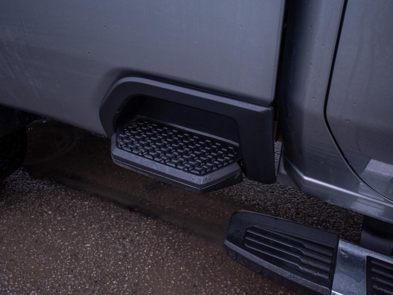 2024 GMC SIERRA 2500HD SLE - WiFi Hotspot   Heated Mirrors Photo