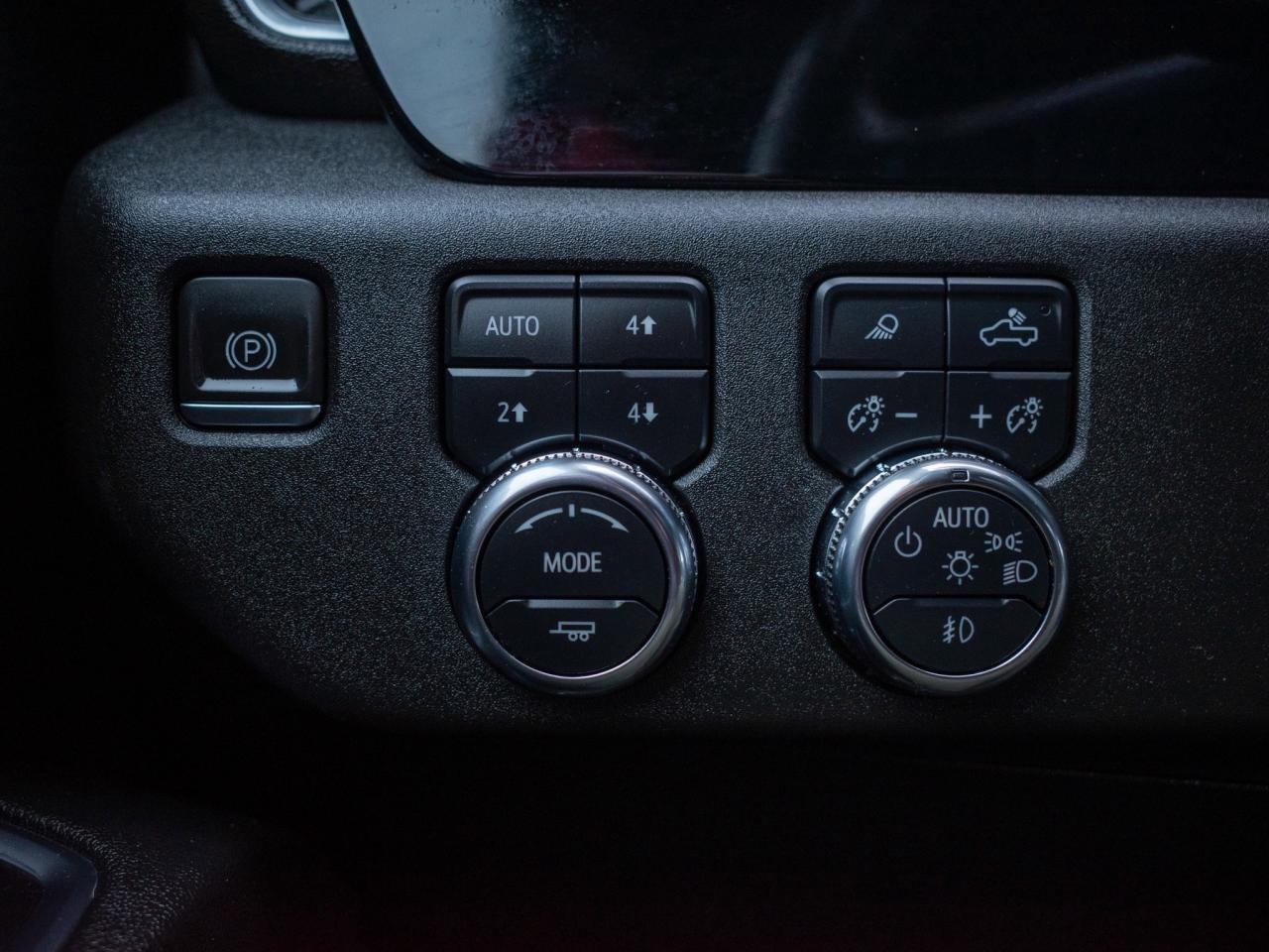 2024 GMC SIERRA 2500HD SLE - WiFi Hotspot   Heated Mirrors Photo