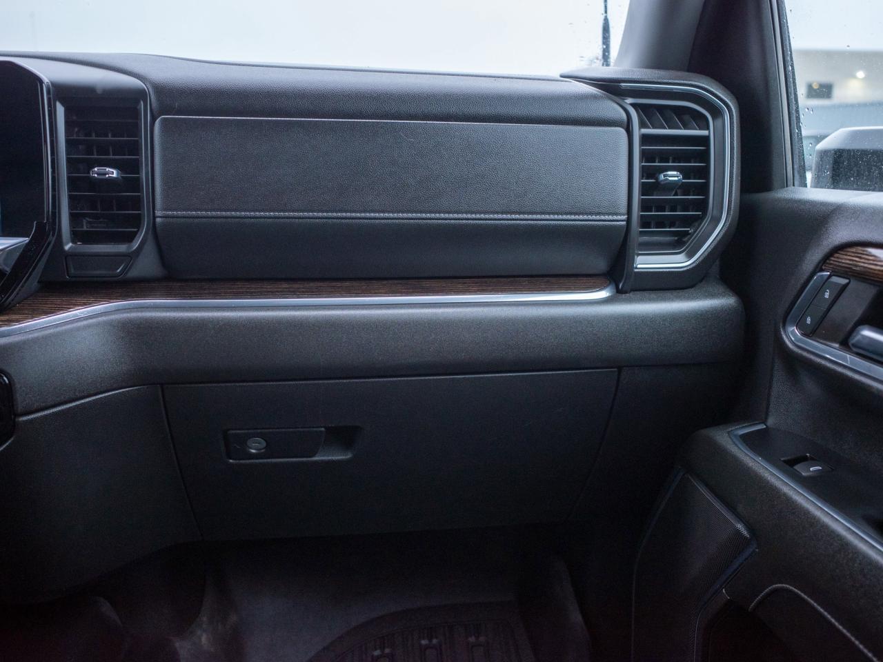 2024 GMC SIERRA 2500HD SLE - WiFi Hotspot   Heated Mirrors Photo