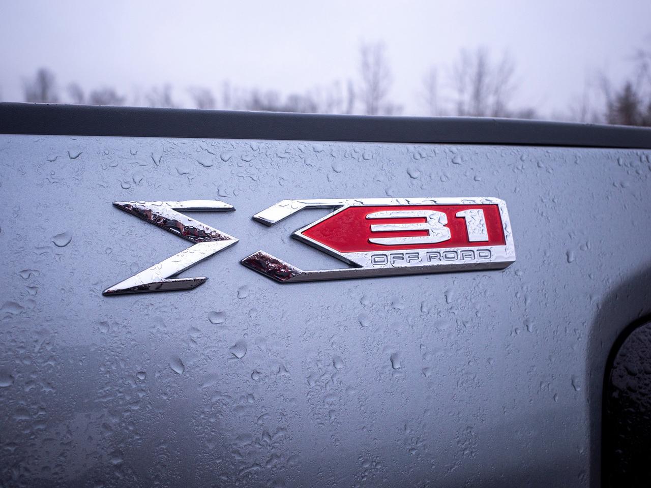 2024 GMC SIERRA 2500HD SLE - WiFi Hotspot   Heated Mirrors Photo