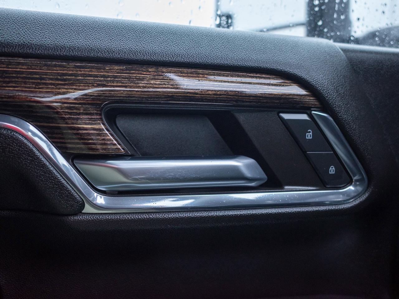 2024 GMC SIERRA 2500HD SLE - WiFi Hotspot   Heated Mirrors Photo