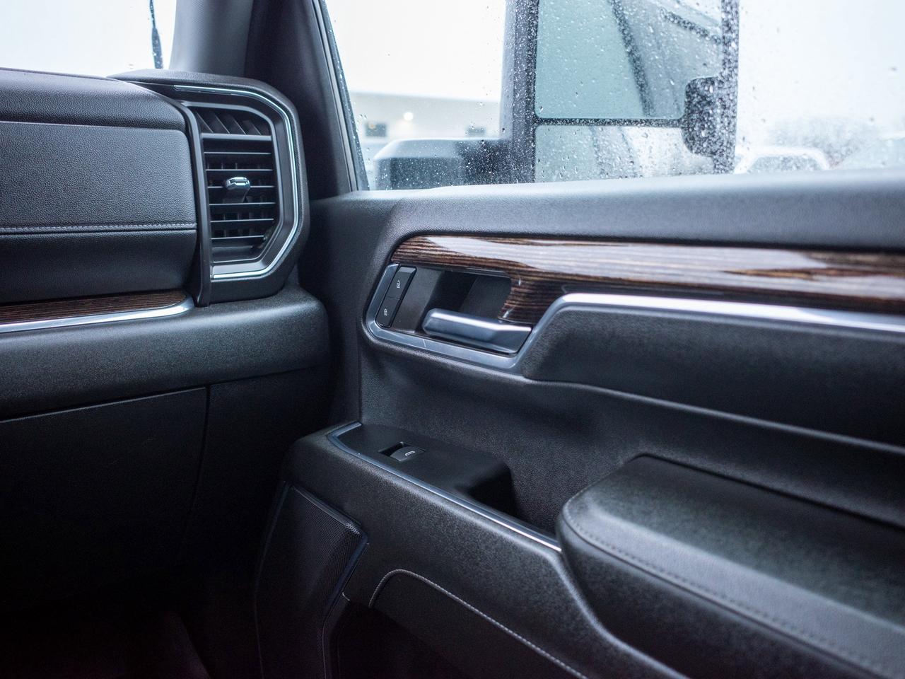 2024 GMC SIERRA 2500HD SLE - WiFi Hotspot   Heated Mirrors Photo