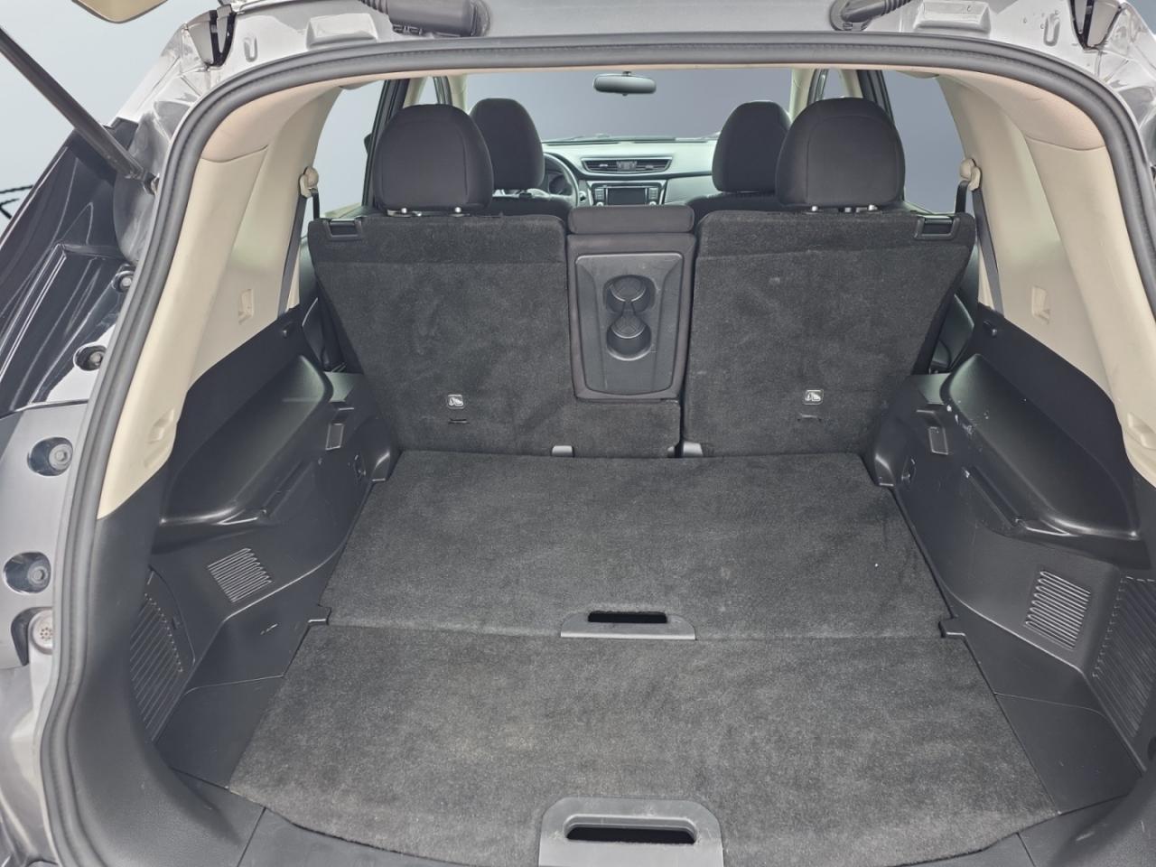 2018 Nissan Rogue SV AWD * CAMERA / BLIND SPOT ASSIST / HEATED SEATS Photo