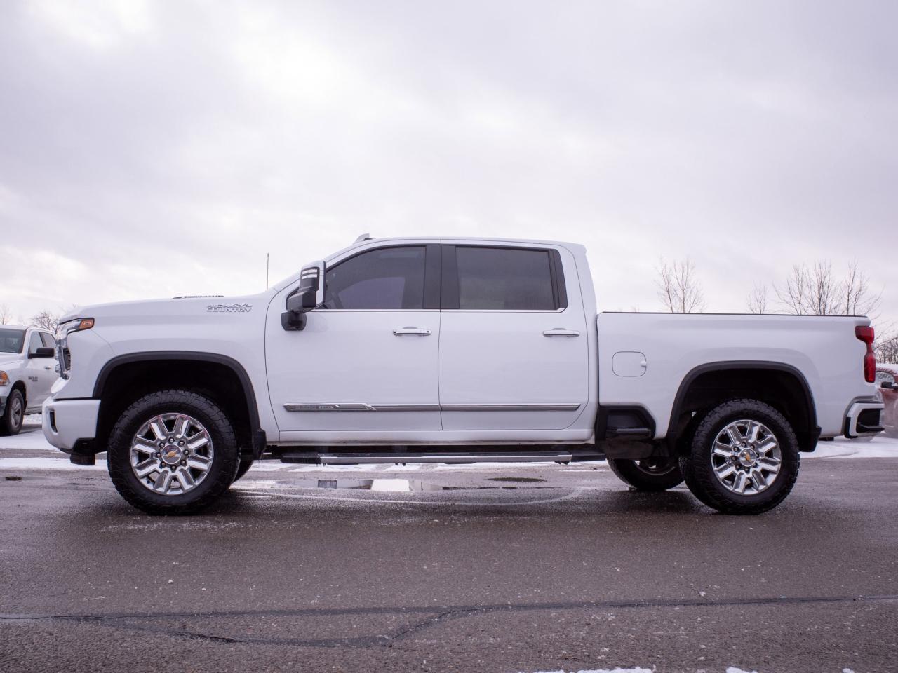 2024 Chevrolet SILVERADO 2500HD High Country - Heated Leather Seats Photo4