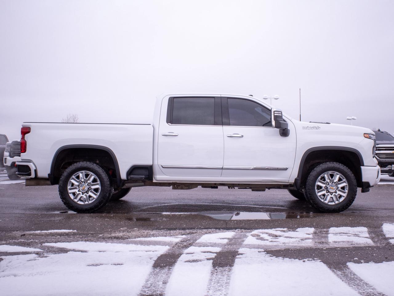 2024 Chevrolet SILVERADO 2500HD High Country - Heated Leather Seats Photo