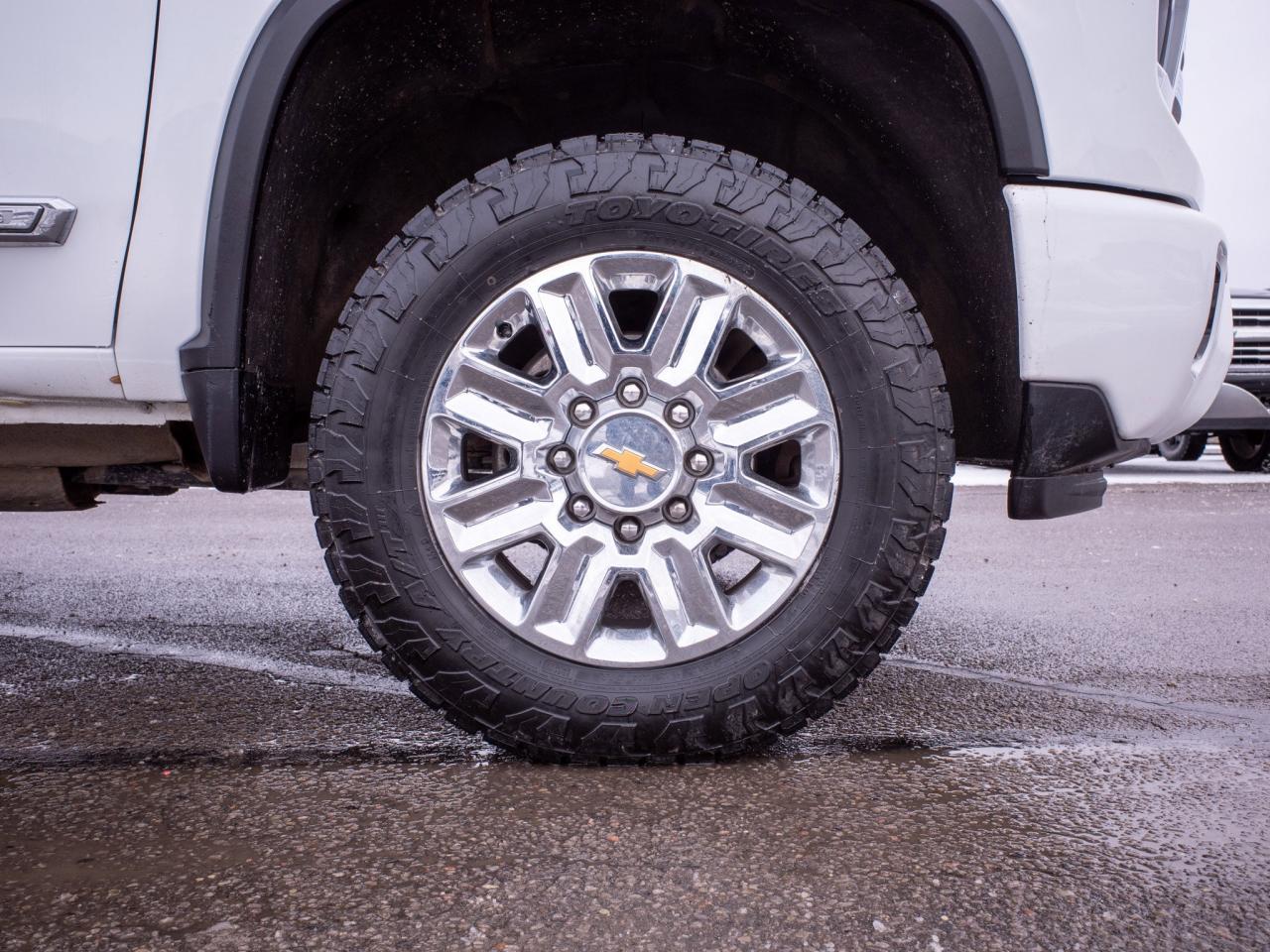 2024 Chevrolet SILVERADO 2500HD High Country - Heated Leather Seats Photo