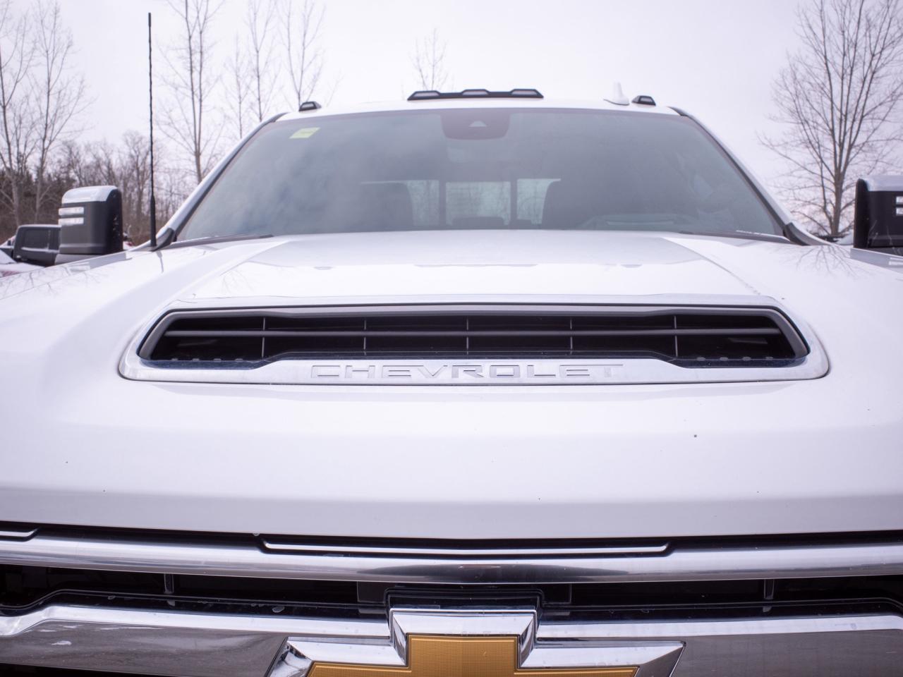 2024 Chevrolet SILVERADO 2500HD High Country - Heated Leather Seats Photo