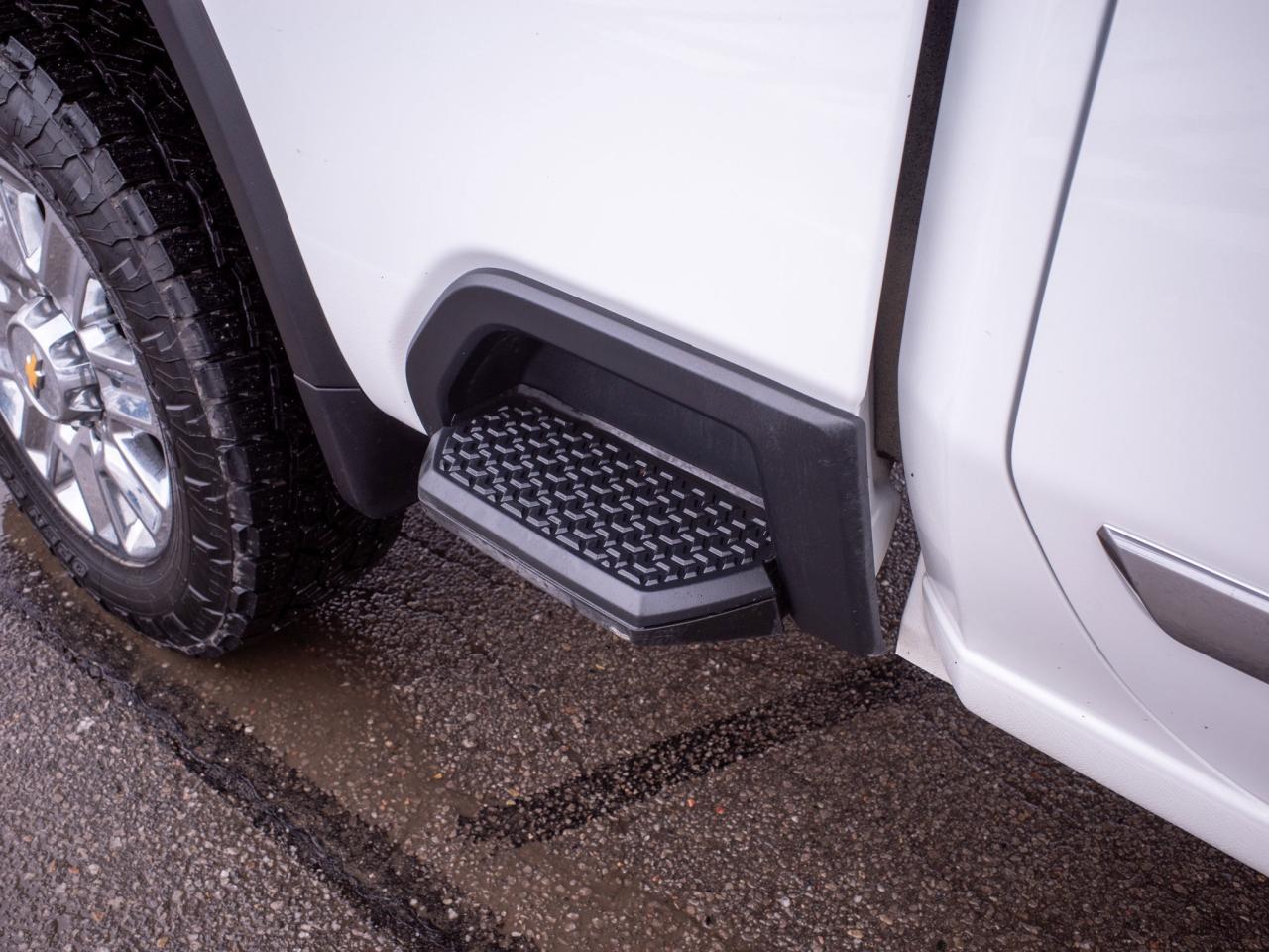 2024 Chevrolet SILVERADO 2500HD High Country - Heated Leather Seats Photo