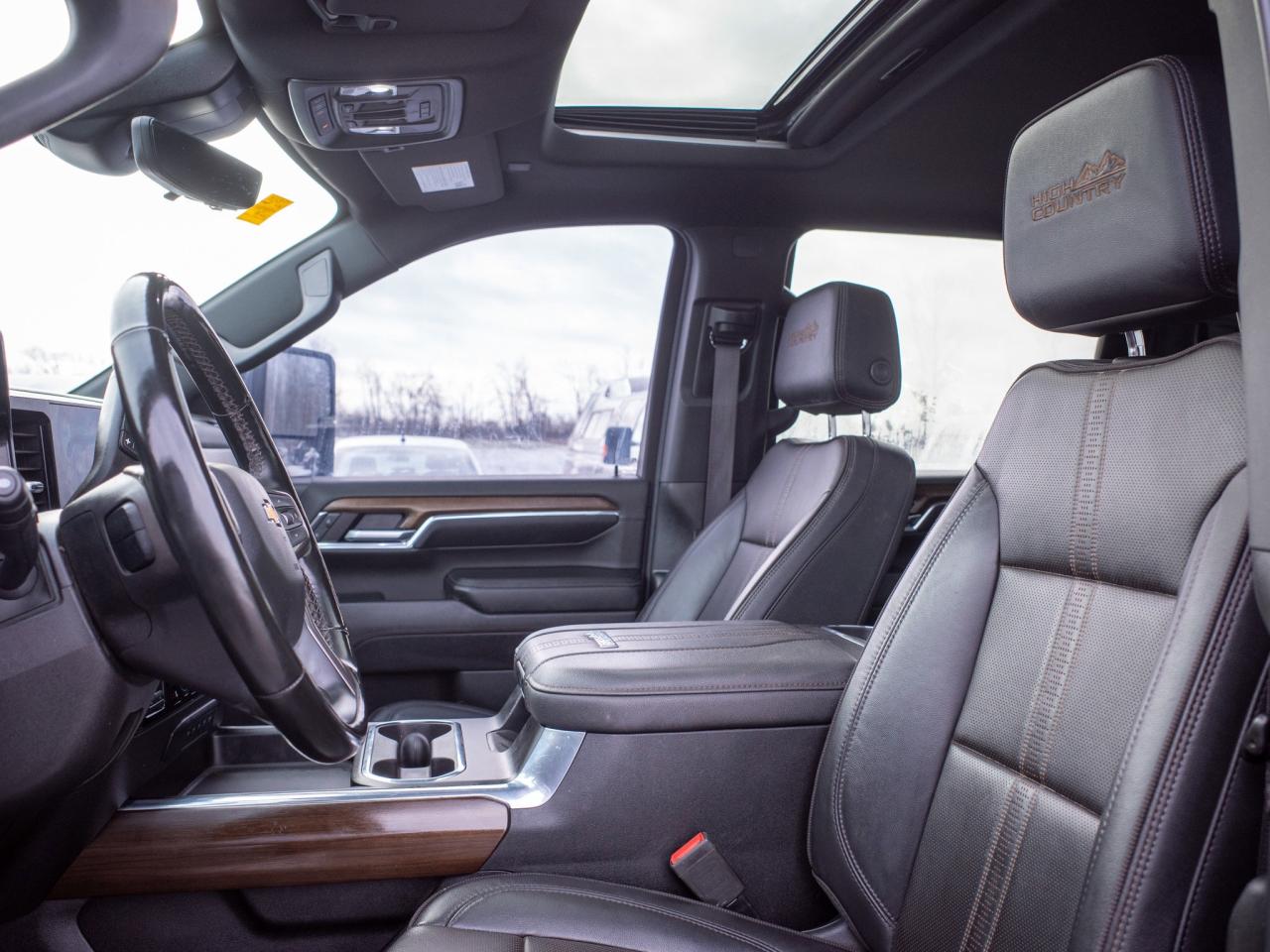 2024 Chevrolet SILVERADO 2500HD High Country - Heated Leather Seats Photo