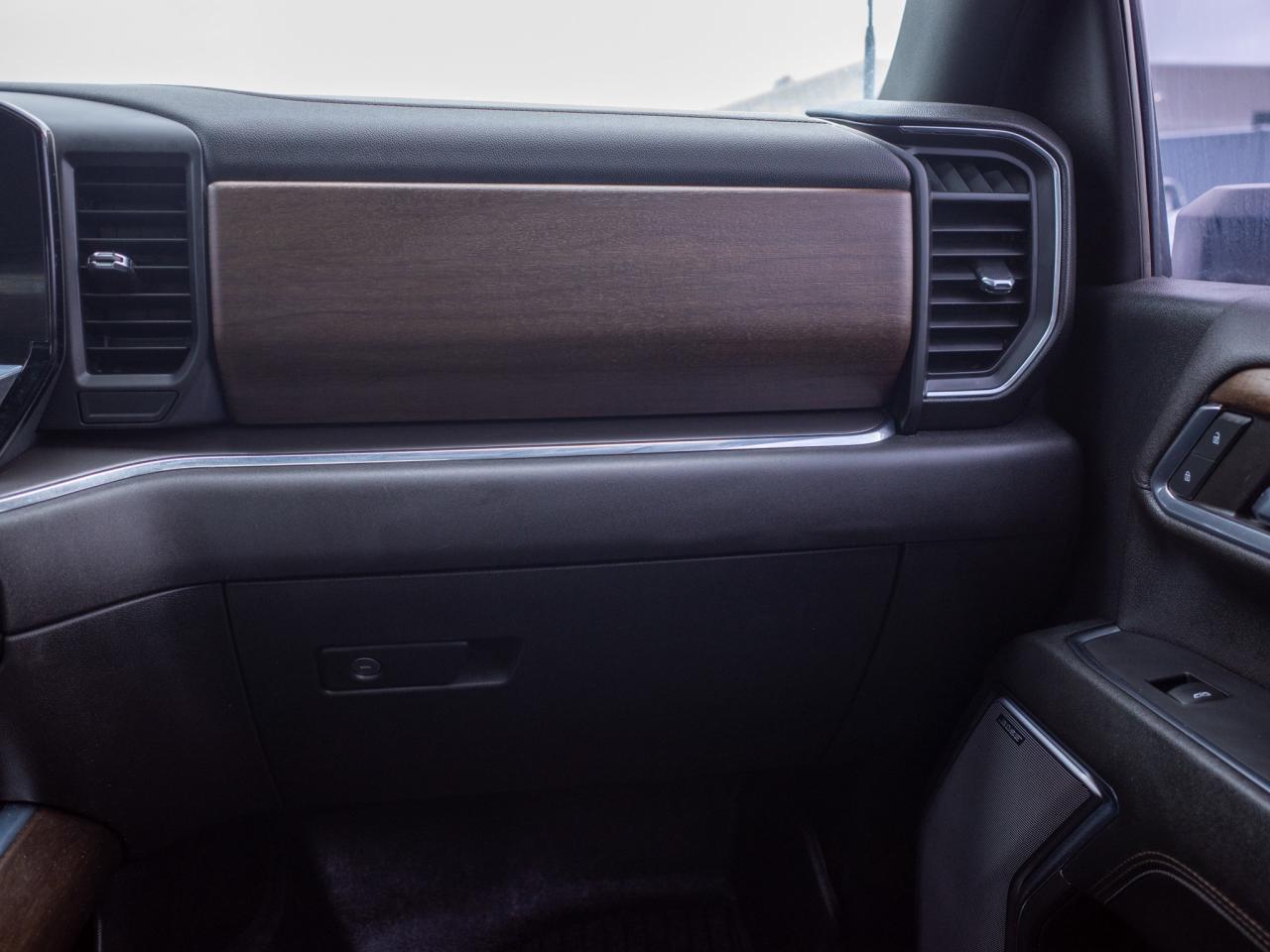 2024 Chevrolet SILVERADO 2500HD High Country - Heated Leather Seats Photo