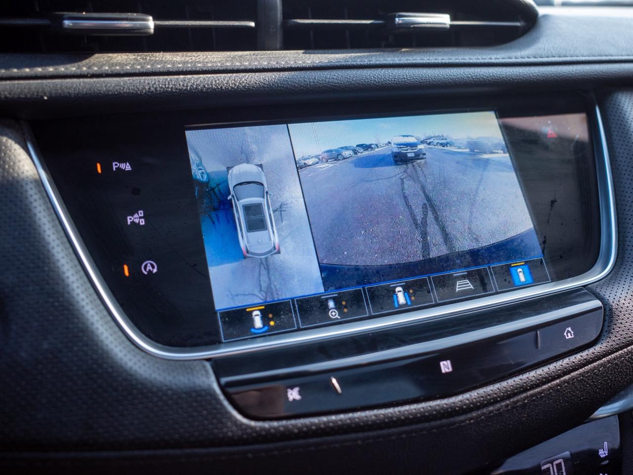 2021 Cadillac XT5 AWD Sport - Rain Sensing Wipers Photo