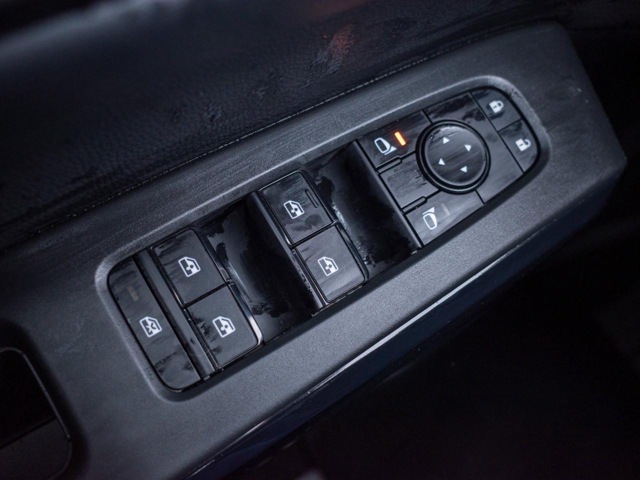 2024 Nissan Pathfinder S - Multi-Zone A/C Keyless Start Photo