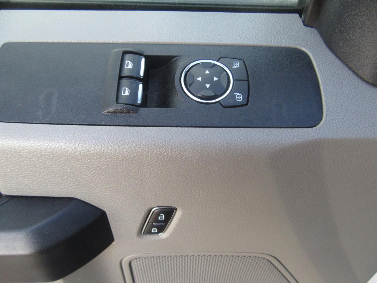 2022 Ford F-550 DIESEL 17FT HIGH BOX POWER LIFTGATE Photo