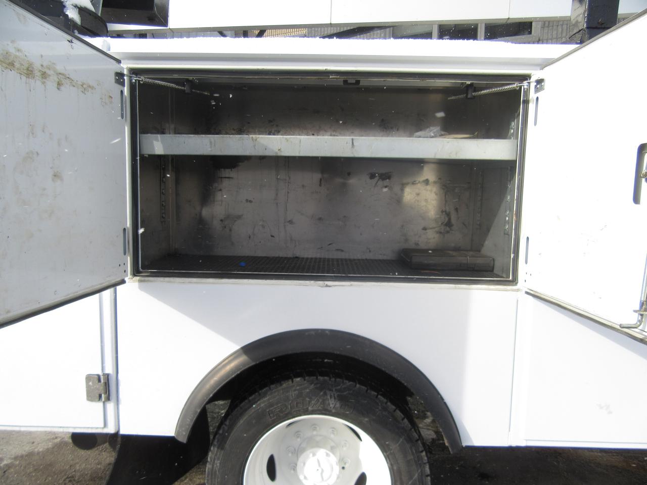 2019 Ford F-550 4X4 DIESEL SERVICE BODY WITH STELLAR CRANE Photo4