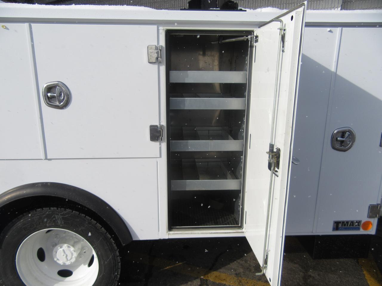 2019 Ford F-550 4X4 DIESEL SERVICE BODY WITH STELLAR CRANE Photo