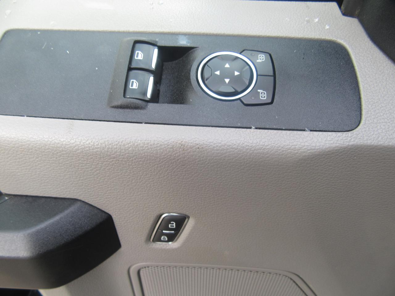 2019 Ford F-550 4X4 DIESEL SERVICE BODY WITH STELLAR CRANE Photo