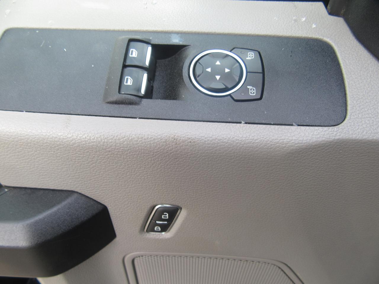 2019 Ford F-550 4X4 DIESEL SERVICE BODY WITH STELLAR CRANE Photo