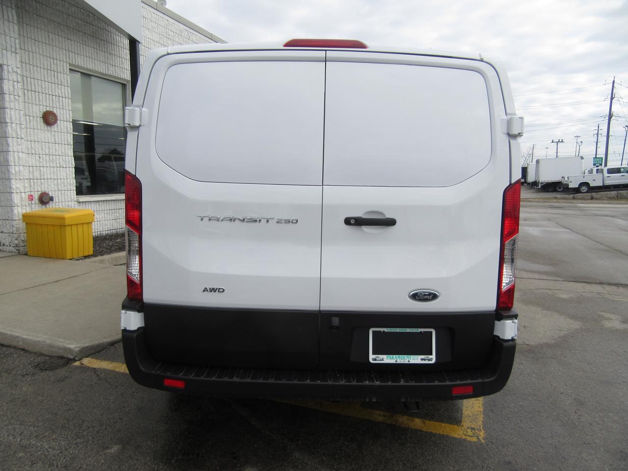 2024 Ford Transit T-250 ALL WHEEL DRIVE NEW REEFER WITH STANDBY Photo4