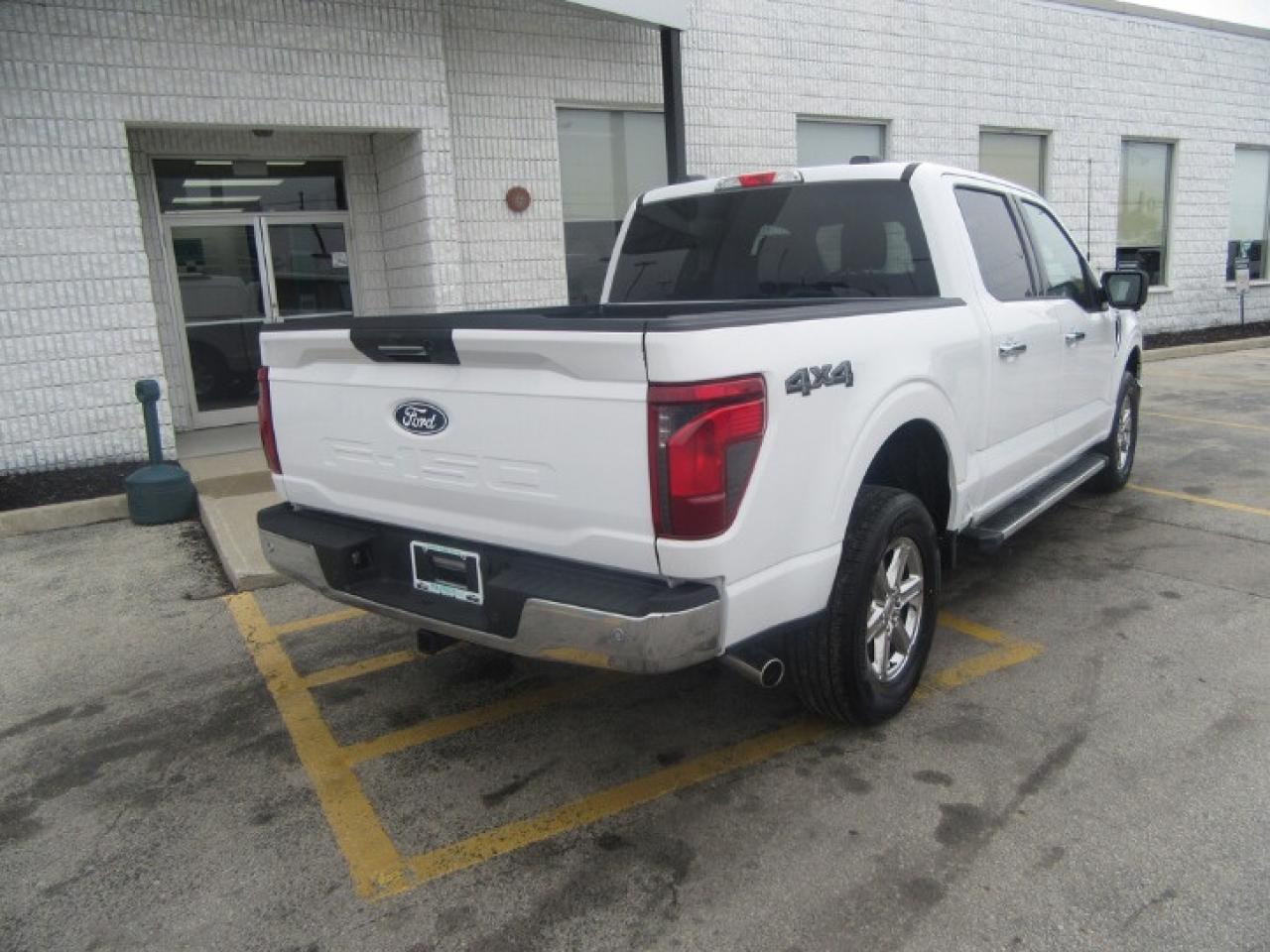 2024 Ford F-150 CREW CAB 4X4 5.5FT BOX XLT PACKAGE Photo