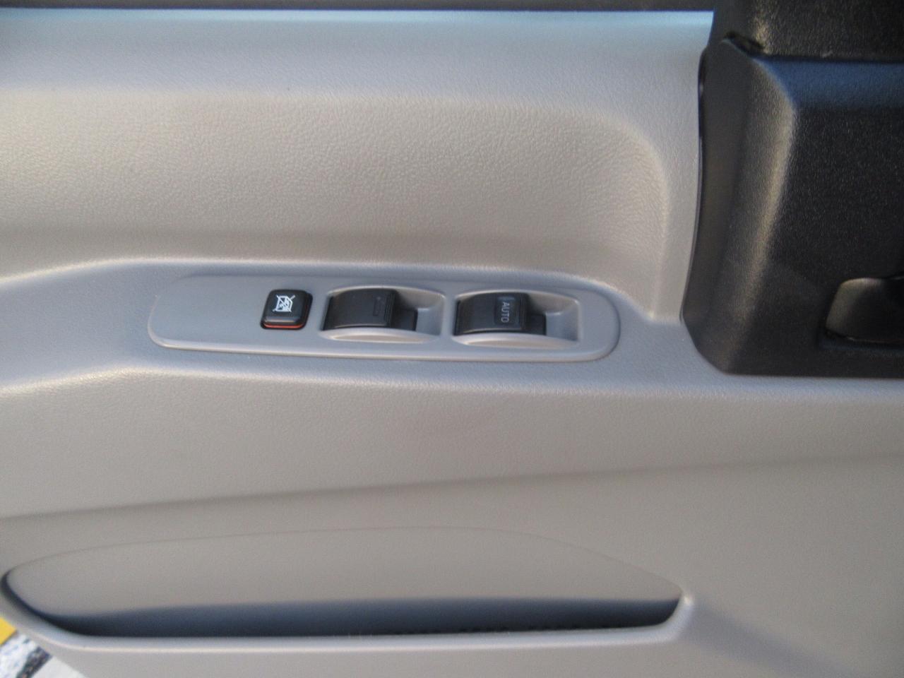 2020 Hino 195 Commercial DIESEL 16FT HIGH & WIDE BOX POWER LIFTGATE Photo