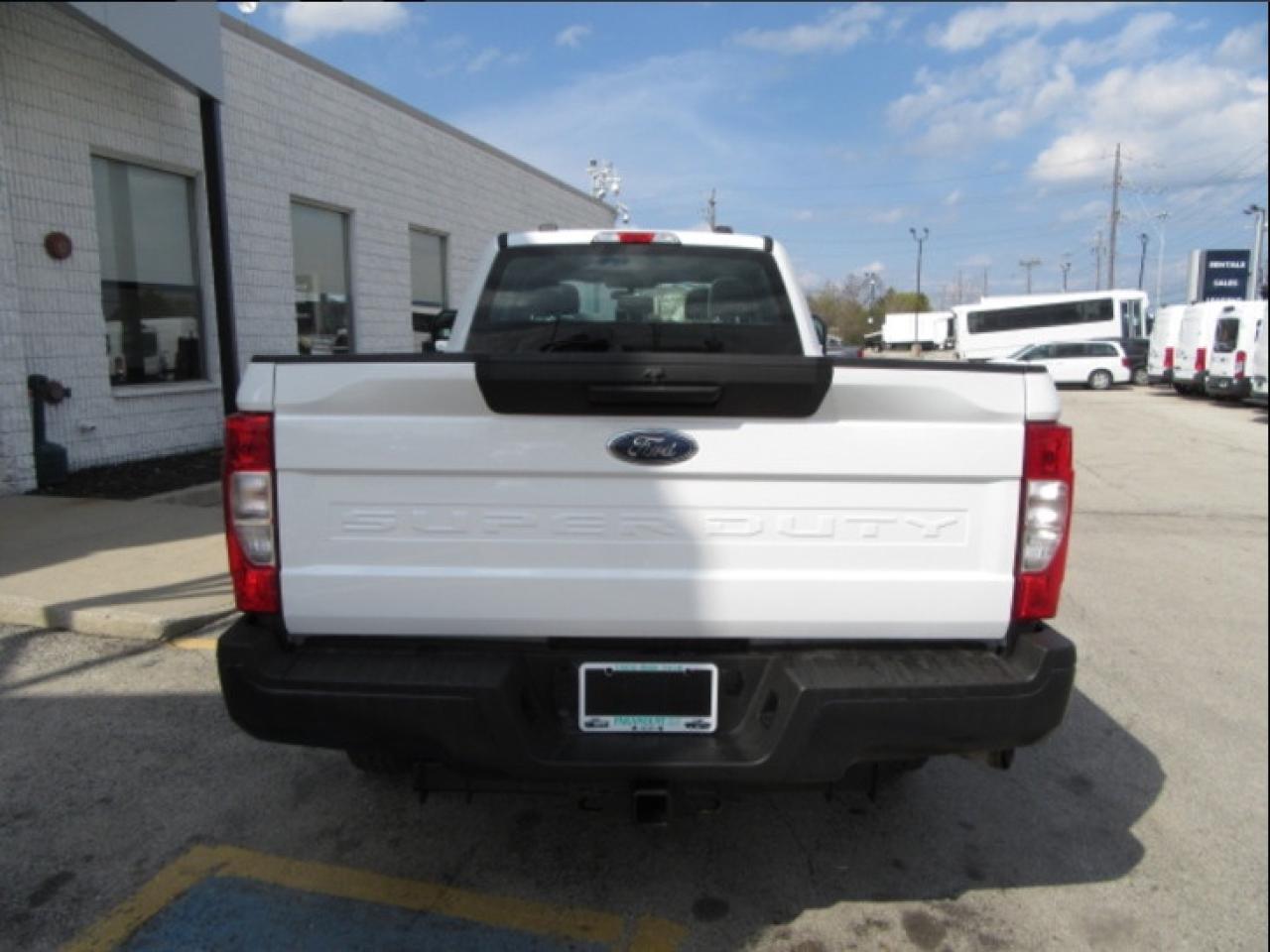 2022 Ford F-250 GAS 4X4 CREW CAB WITH 8 FT LONG BOX Photo3