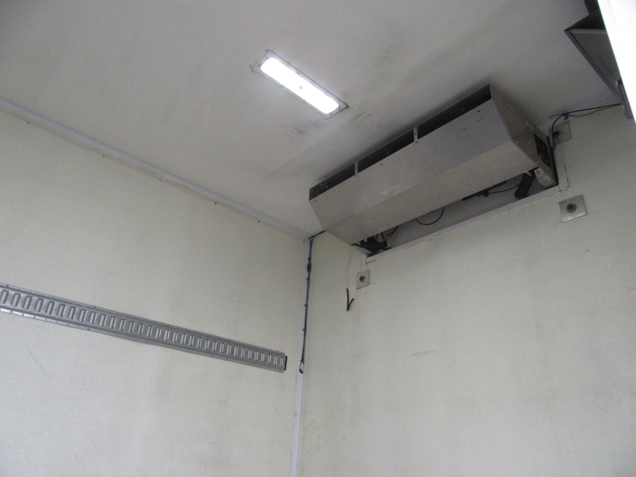 2020 Hino 195 Commercial DIESEL 20FT REEFER BOX & CARRIER S7  REEFER SYSTEM Photo