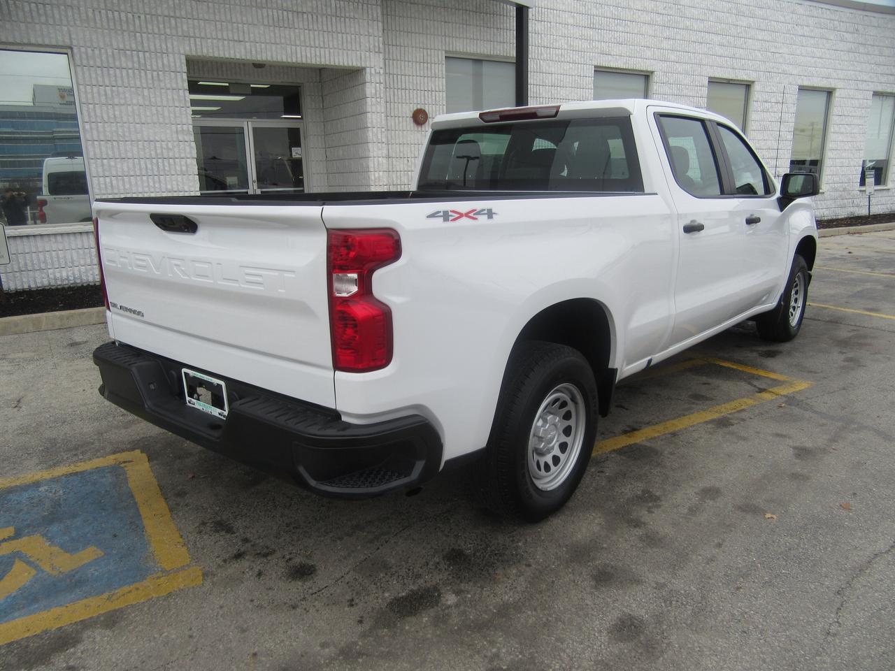 2024 Chevrolet 1500 SILVERADO CREW CAB 4X4 /  6.6 FT  BOX Photo2