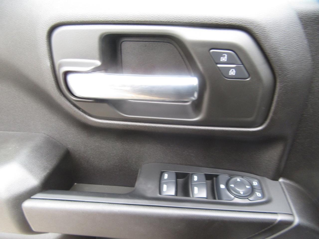 2024 Chevrolet Chevrolet1500 SILVERADO CREW CAB 4X4 /  6.6 FT  BOX Photo