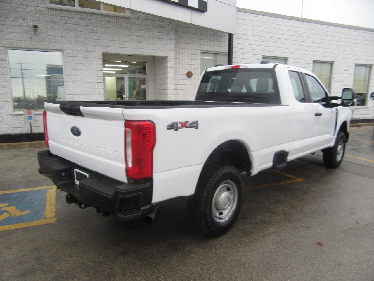 2023 Ford F-250 4X4 EXT CAB 8FT LONG BOX Photo2