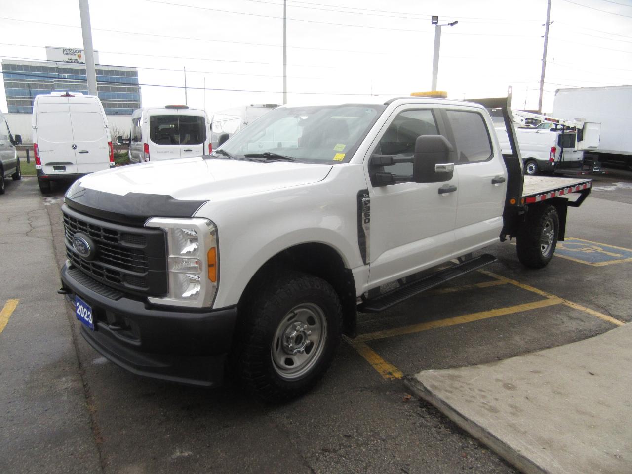 2023 Ford F-350 4X4 CREW CAB 9FT FLAT DECK Photo4