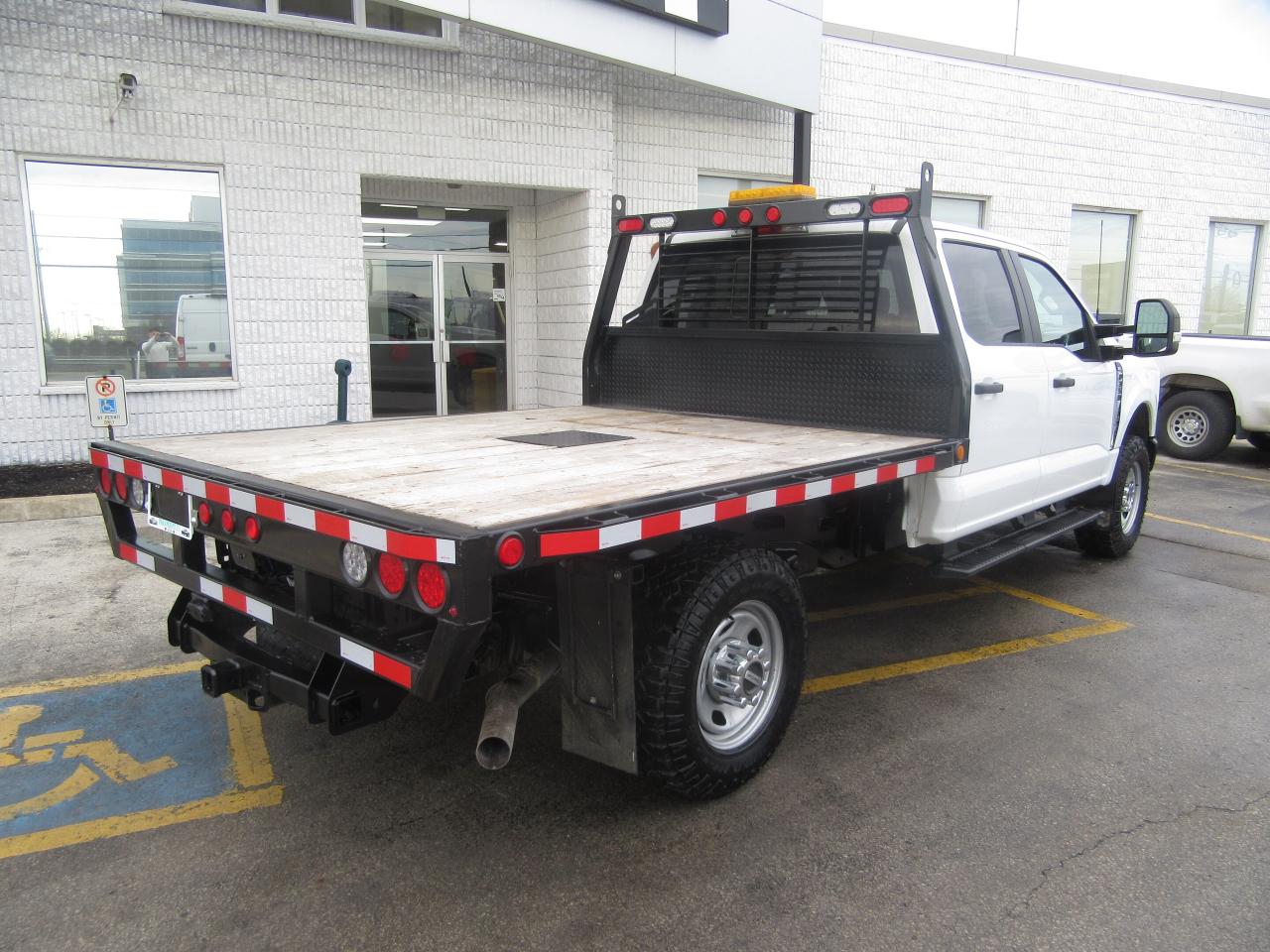 2023 Ford F-350 4X4 CREW CAB 9FT FLAT DECK Photo2