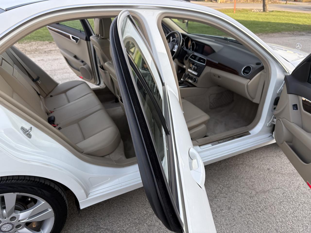2013 Mercedes-Benz C-Class 4dr Sdn C 300 4MATIC Photo