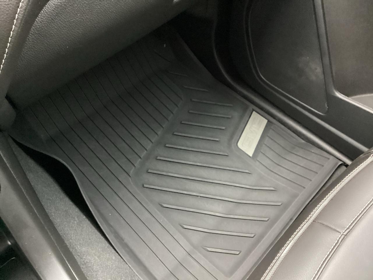 2022 GMC Canyon 4WD Crew Cab Denali Photo2