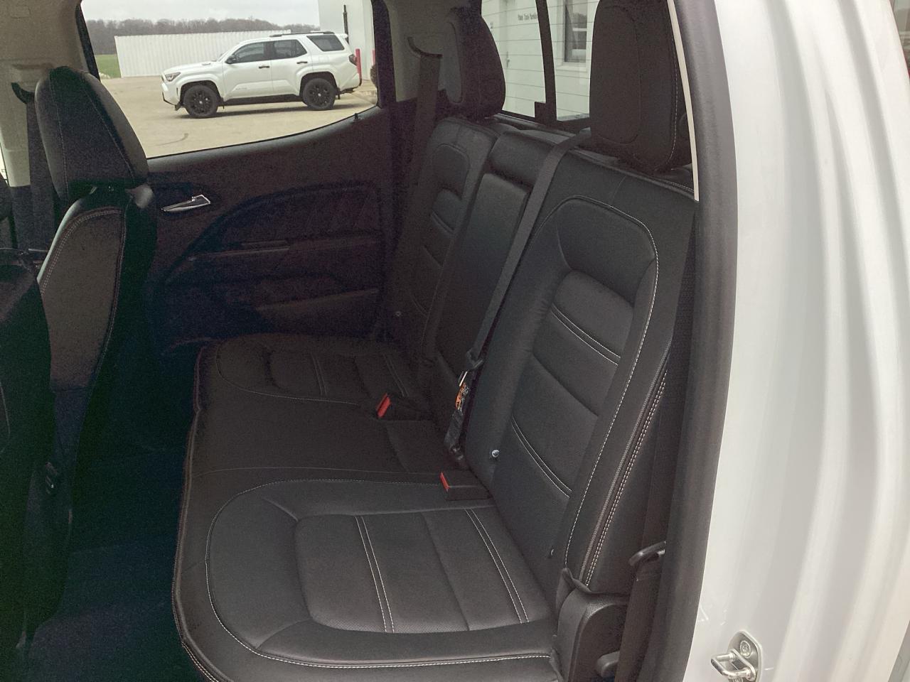 2022 GMC Canyon 4WD Crew Cab Denali Photo3