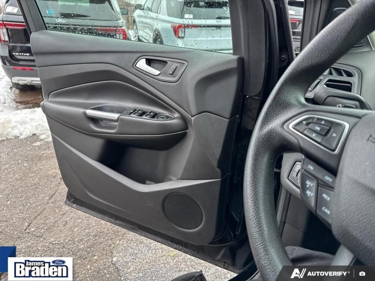 2017 Ford Escape SE   4WD   HEATED SEATS Photo