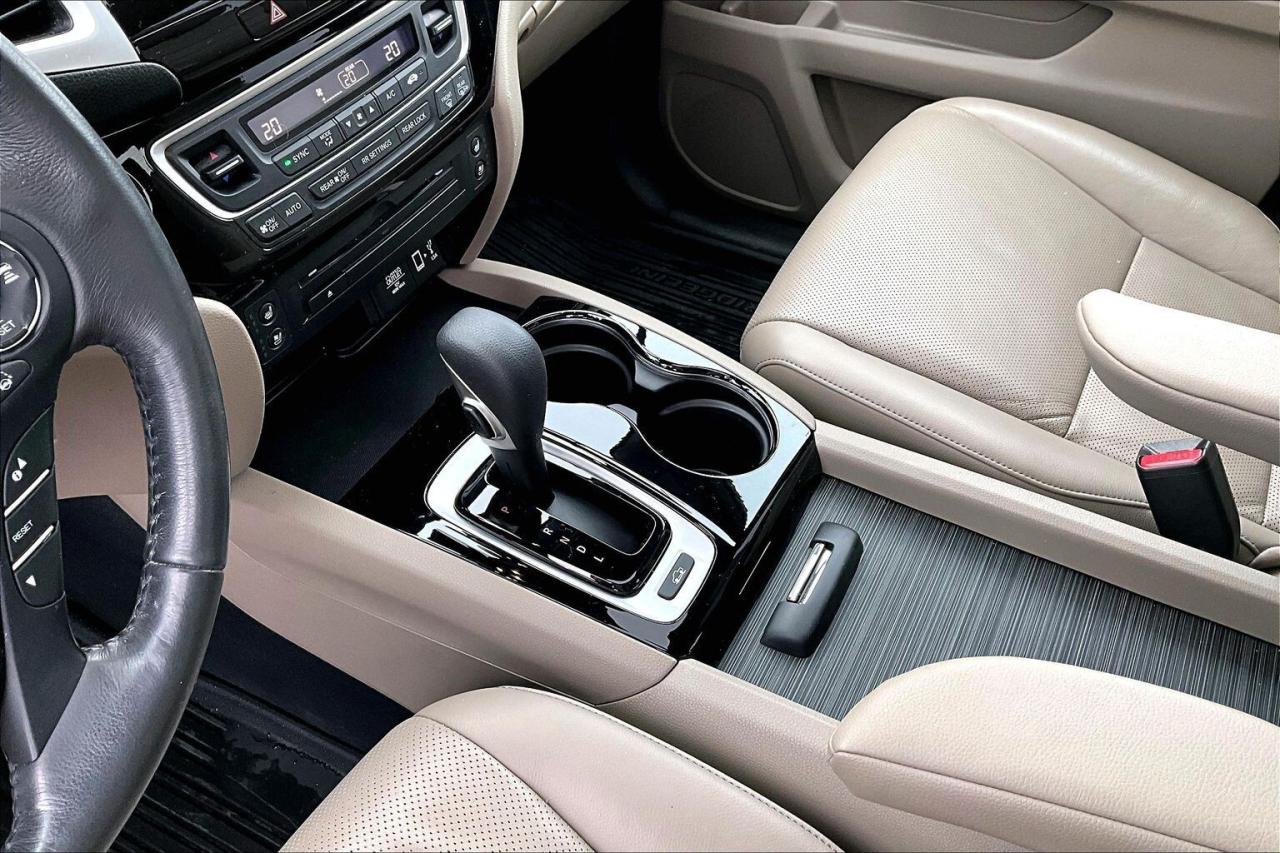 2017 Honda Ridgeline Touring AWD   Fully Loaded   Heated Leather Seats Photo