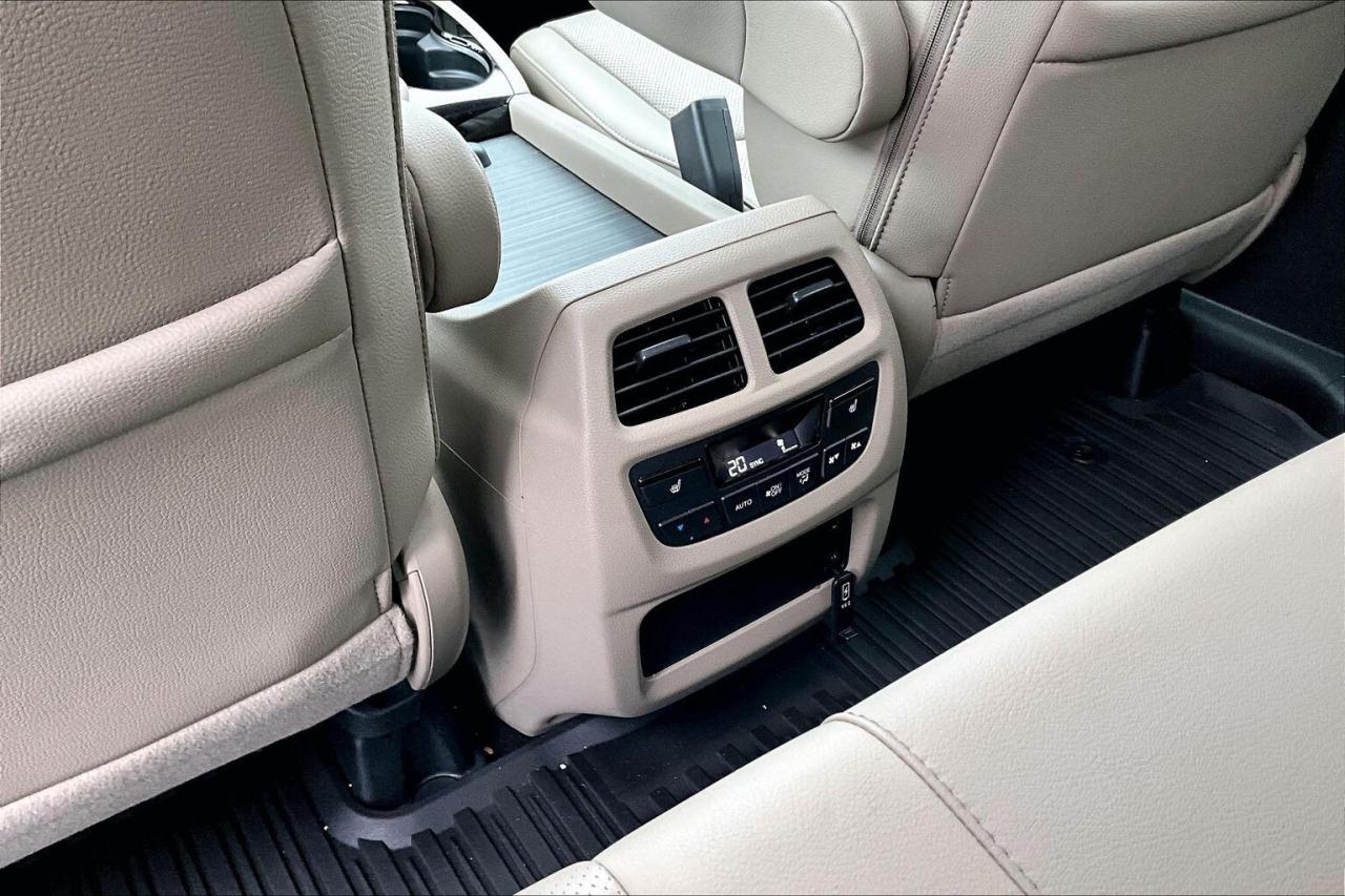 2017 Honda Ridgeline Touring AWD   Fully Loaded   Heated Leather Seats Photo