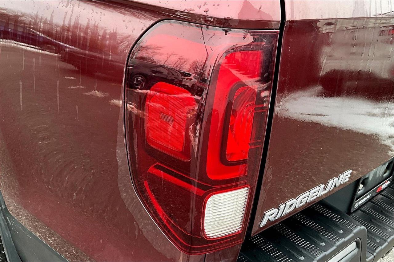 2017 Honda Ridgeline Touring AWD   Fully Loaded   Heated Leather Seats Photo