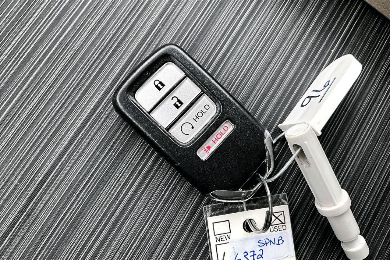 2017 Honda Ridgeline Touring AWD   Fully Loaded   Heated Leather Seats Photo