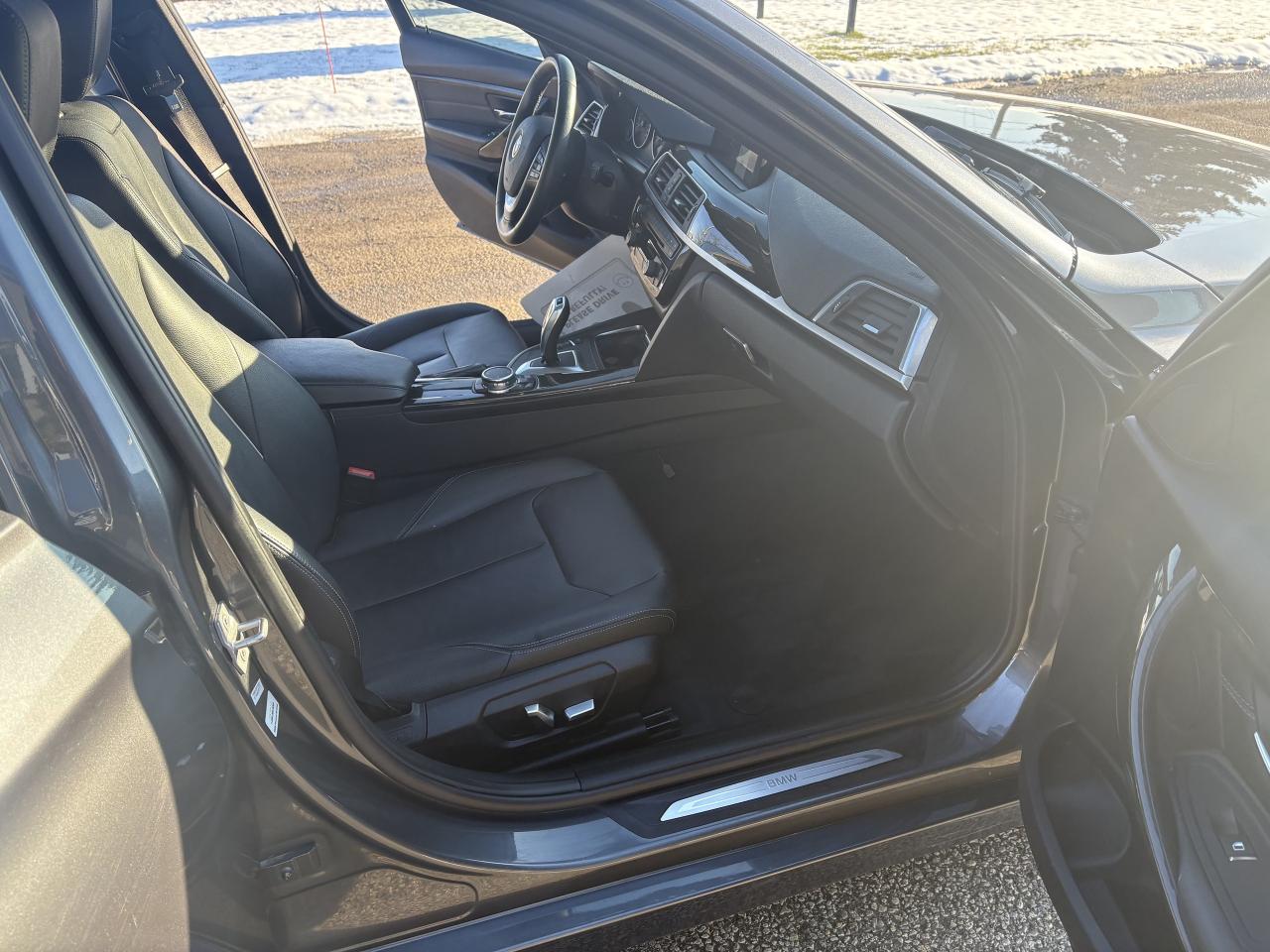 2016 BMW 328i xDrive Fully loaded Photo