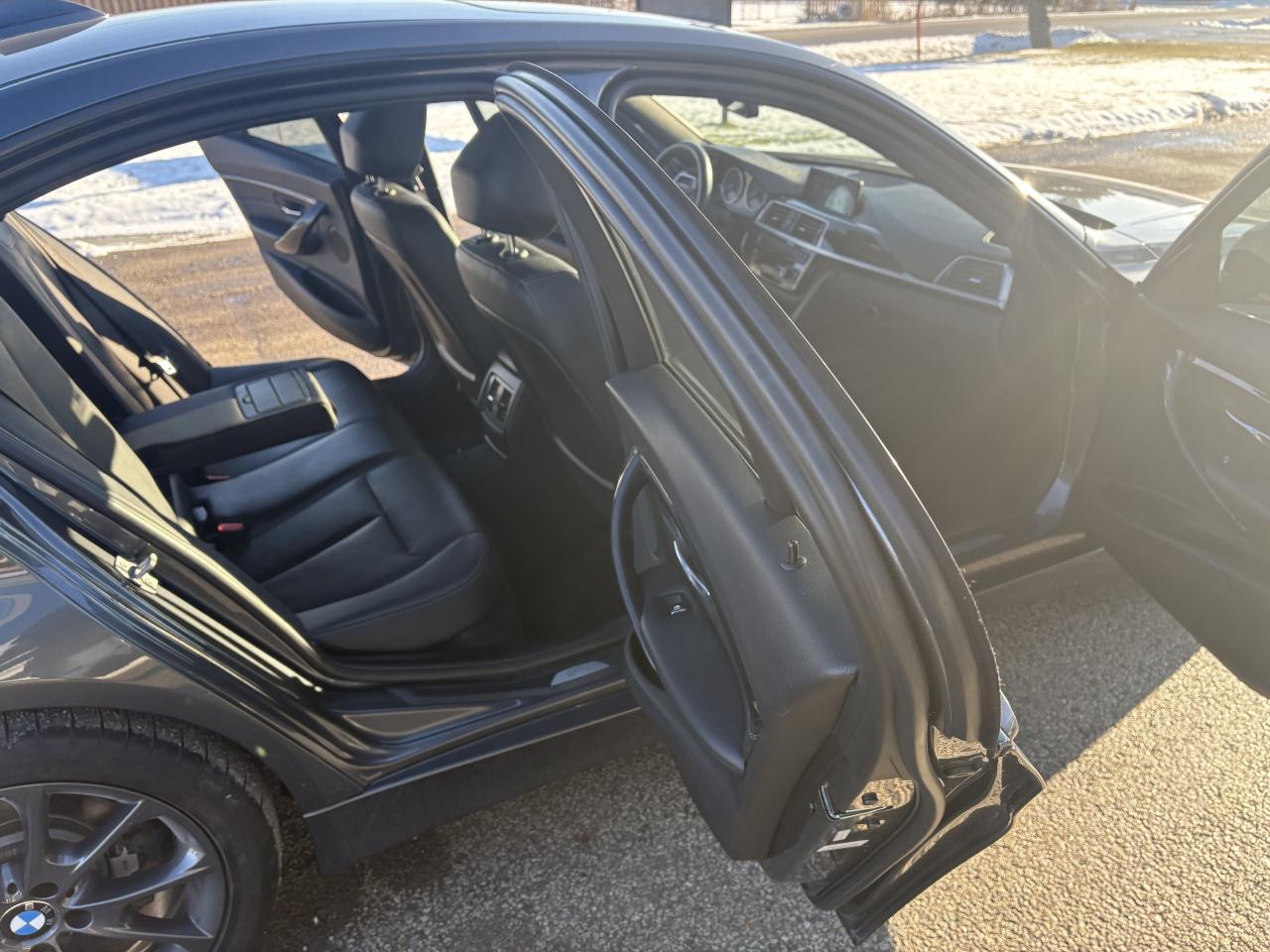 2016 BMW 328i xDrive Fully loaded Photo