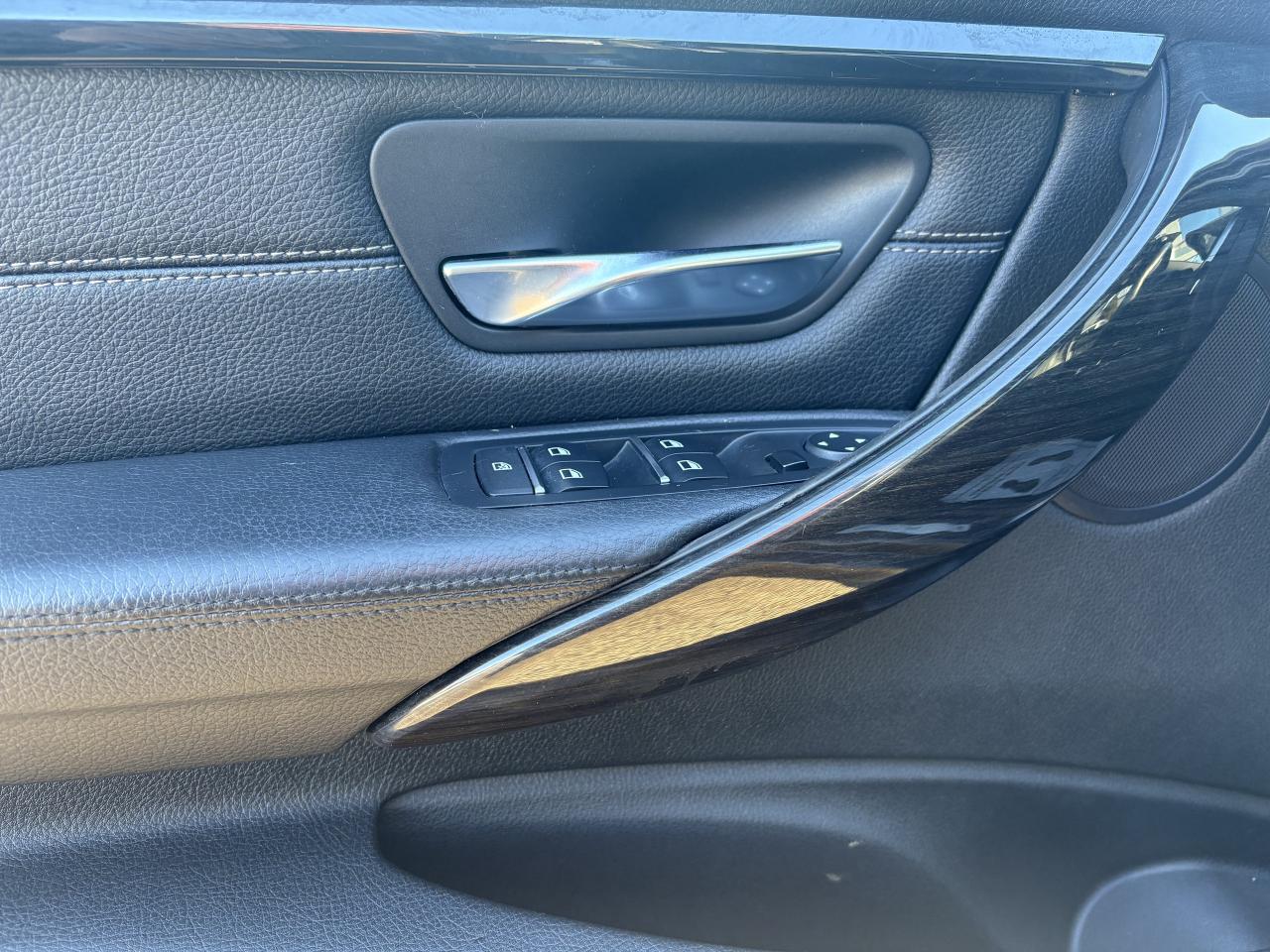 2016 BMW 328i xDrive Fully loaded Photo