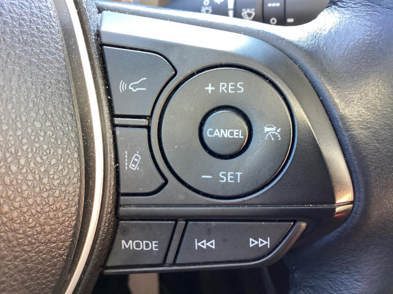 2022 Toyota Corolla Cross LE Premium AWD Photo