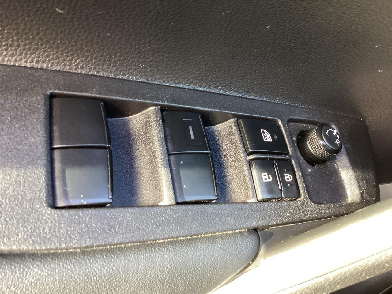 2022 Toyota Corolla Cross LE Premium AWD Photo