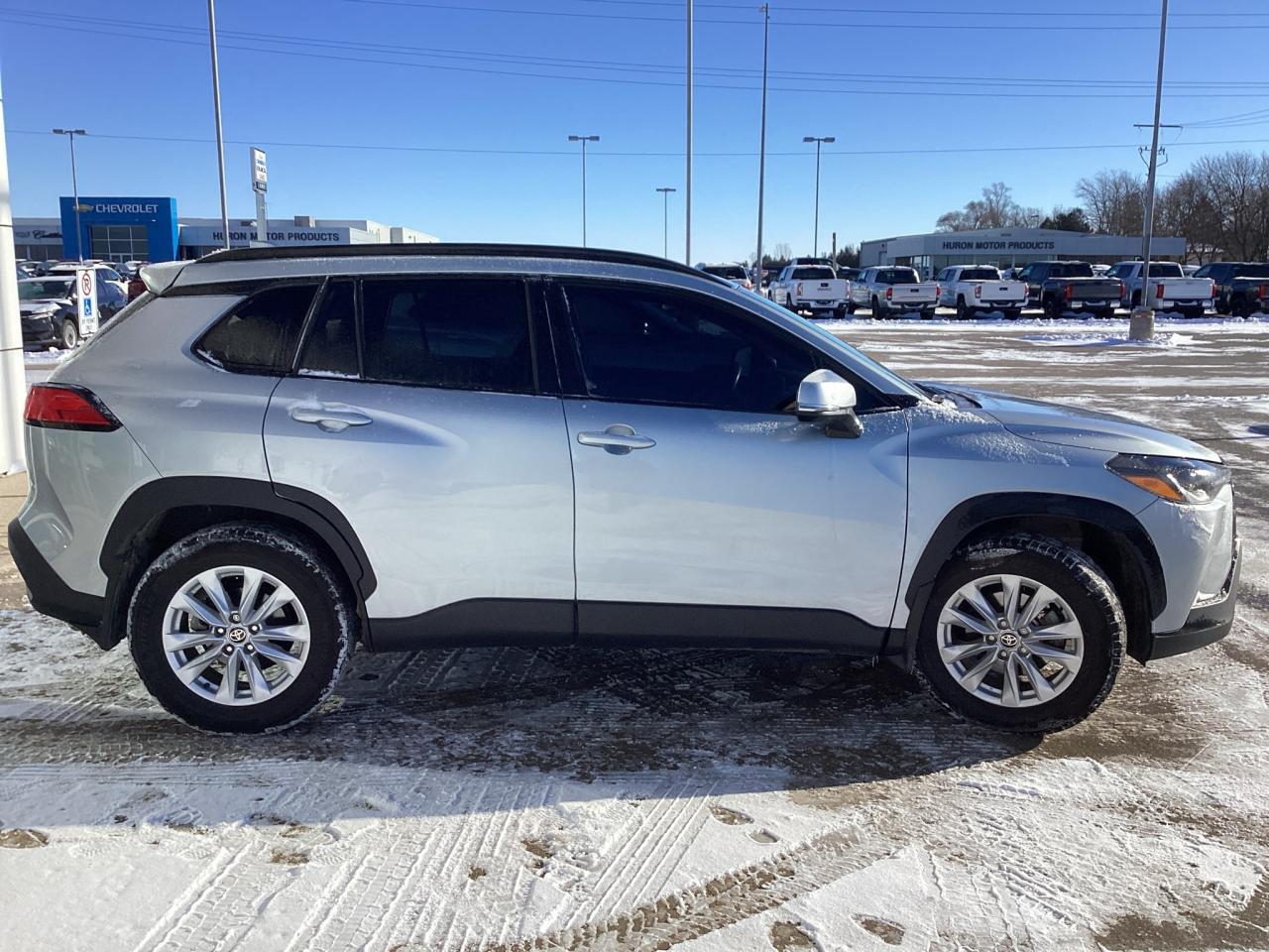 2022 Toyota Corolla Cross LE Premium AWD Photo