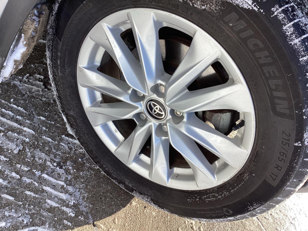 2022 Toyota Corolla Cross LE Premium AWD Photo