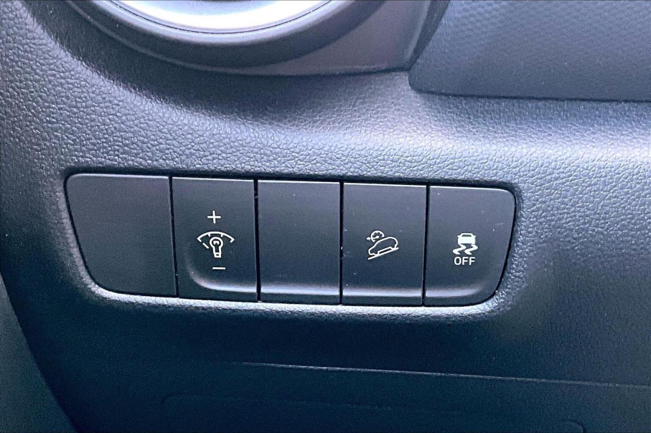 2022 Hyundai KONA Preferred AWD   Heated Seats/Steering   CarPlay Photo