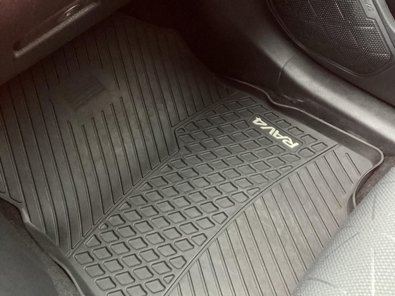 2022 Toyota RAV4 XLE AWD Photo