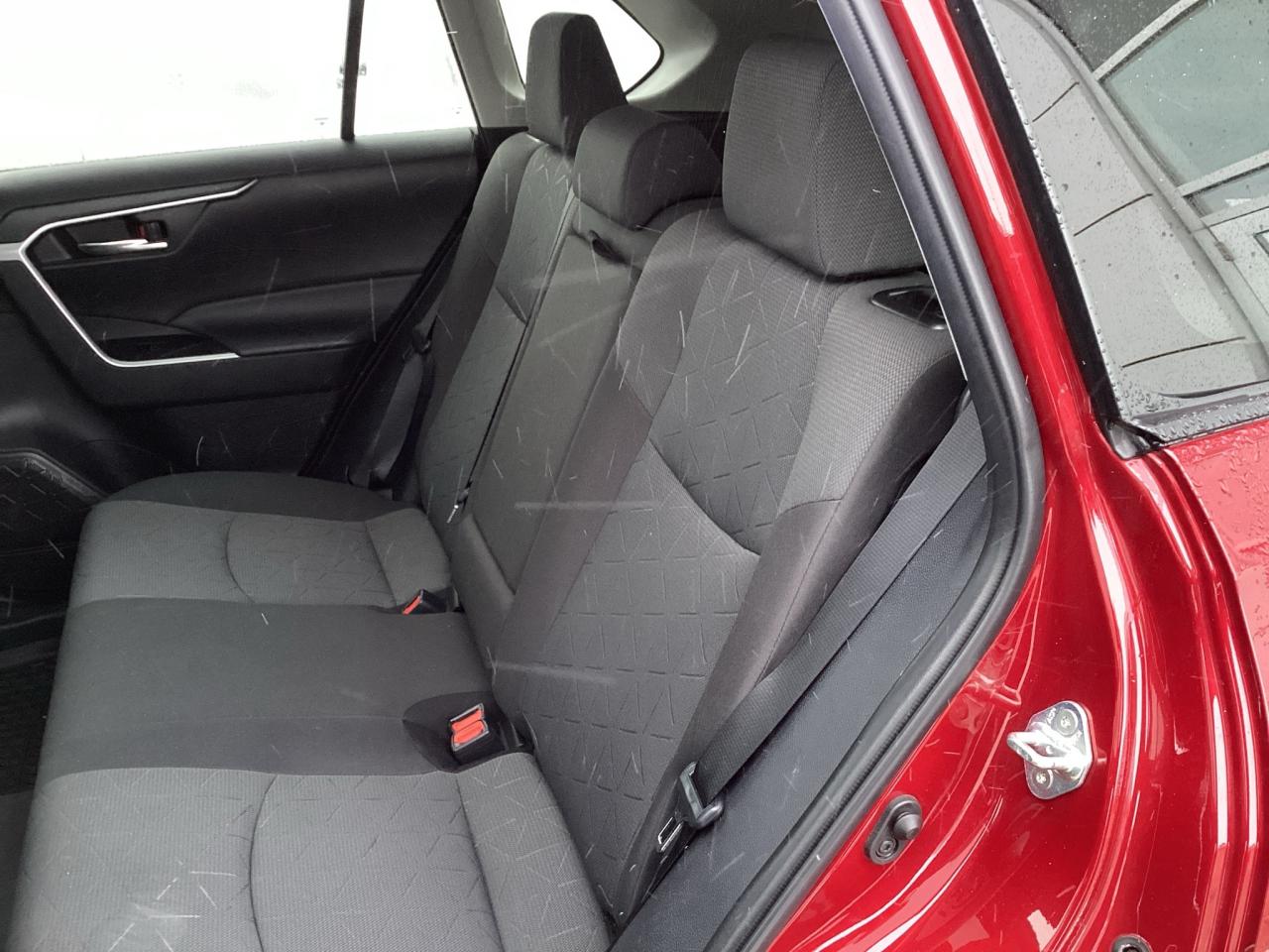 2022 Toyota RAV4 XLE AWD Photo3