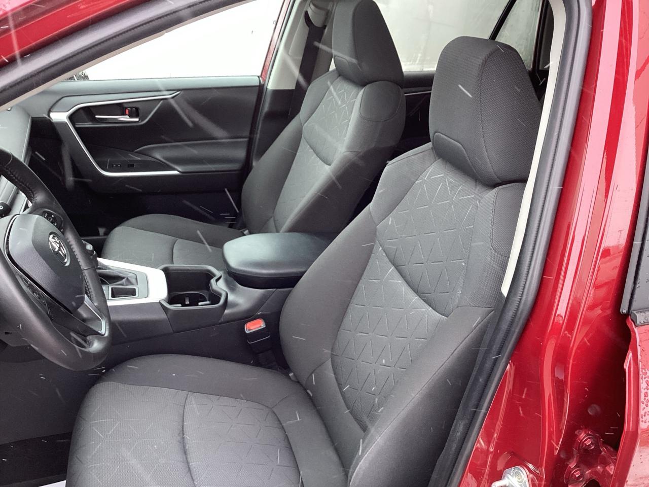 2022 Toyota RAV4 XLE AWD Photo